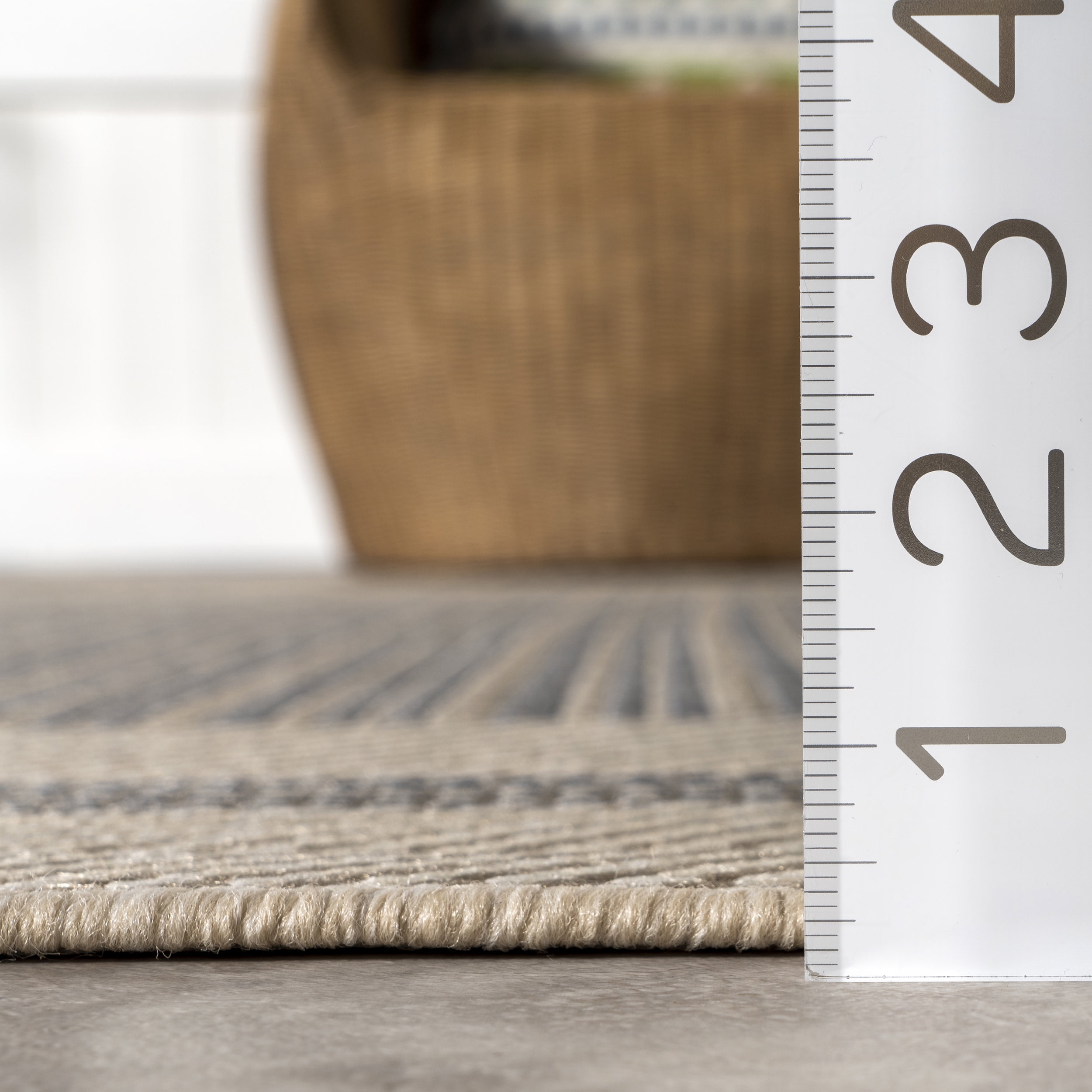 nuLOOM Antonella Bordered Solid Indoor/Outdoor Area Rug, 5' x 8', Beige
