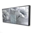 thumbnail image 1 of Fleurs Noires et Blanches Paisible - Impression Encadrée sur Toile par Begin Edition, 1 of 2