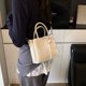 thumbnail image 4 of Mujeres Simple Crossbody Bagbody PU Cuero de cuero Versátil Bolso de mango de cuero (blanco), 4 of 9