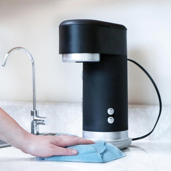 Iced Coffee Maker, Single Serve Hot and Cold Coffee Maker with 22 ounce Reusable Tumbler, Filter and Wholesalehome Cloth
