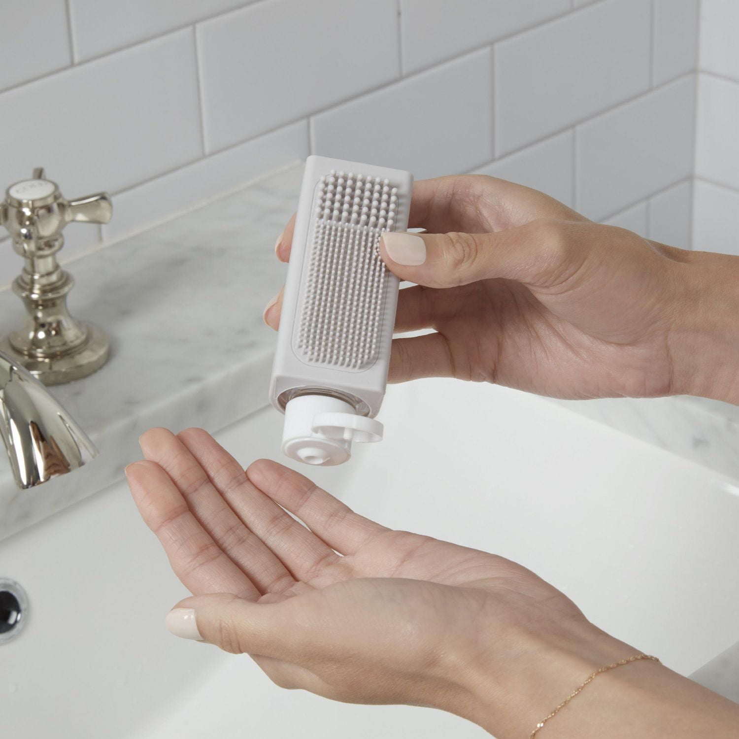 BOUTEILLES DE VOYAGE POUR SOINS DE LA PEAU ET DU CUIR CHEVELU Bouteilles De Voyage