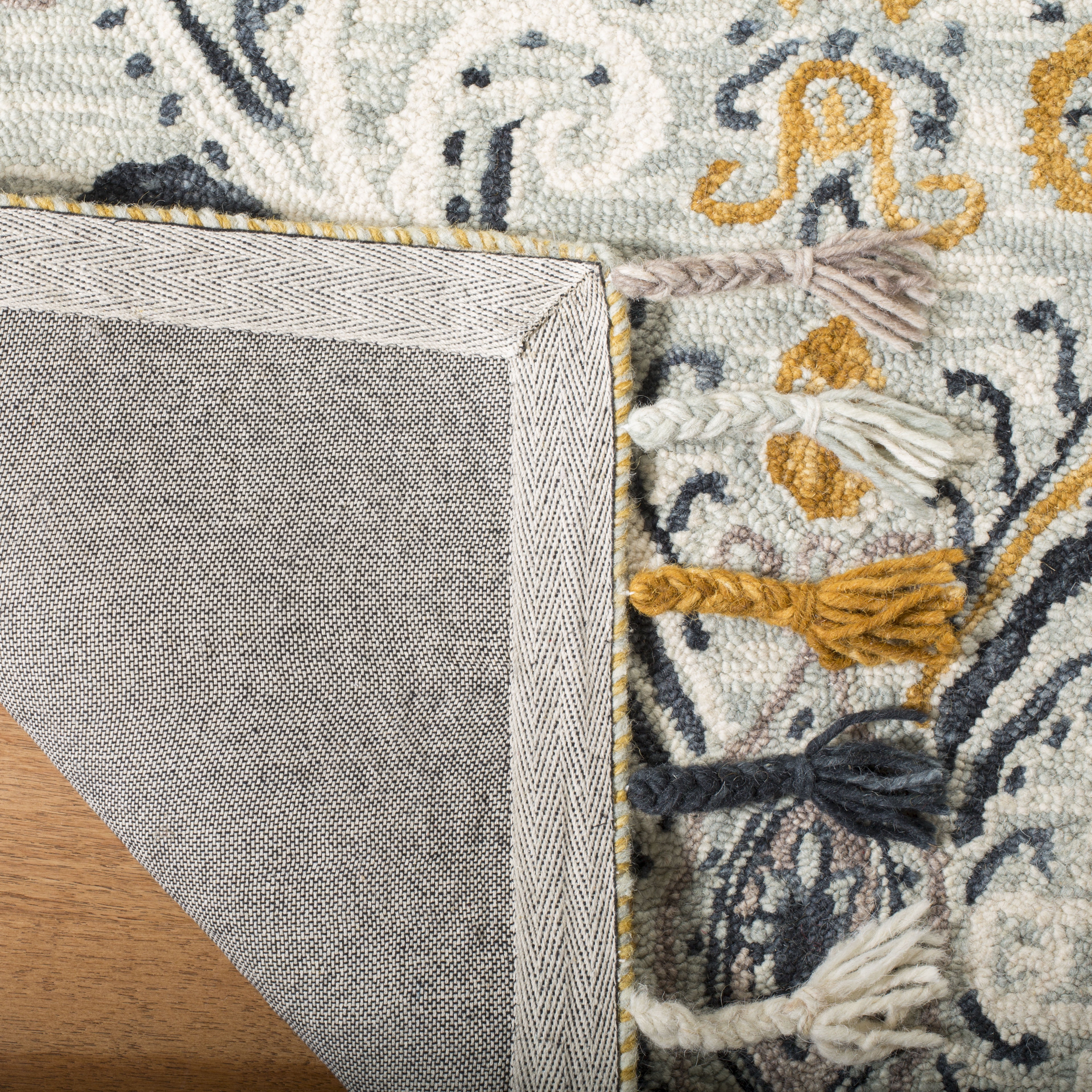 SAFAVIEH Suzani Bayon Medallion Wool Area Rug, Light Green/Ivory, 8' x 10'