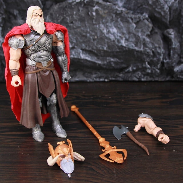 2014 marvel legends infinite avengers the allfather odin baf 6 "escala figuras de acción de juguete muñeca" figura 1/12 de 6 pulgadas con capa roja suave, armadura gris en PVC y barba blanca; incluye casco extra, hacha y manos intercambiables sobre mesa oscura, adecuada para colección o exhibición.