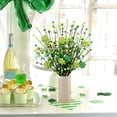 thumbnail image 4 of Trébol artificial para el Día de San Patricio, con purpurina, bayas y tallos de trébol de cuatro hojas para arreglos florales, jarrón irlandés, centro de mesa para el hogar., 4 of 8