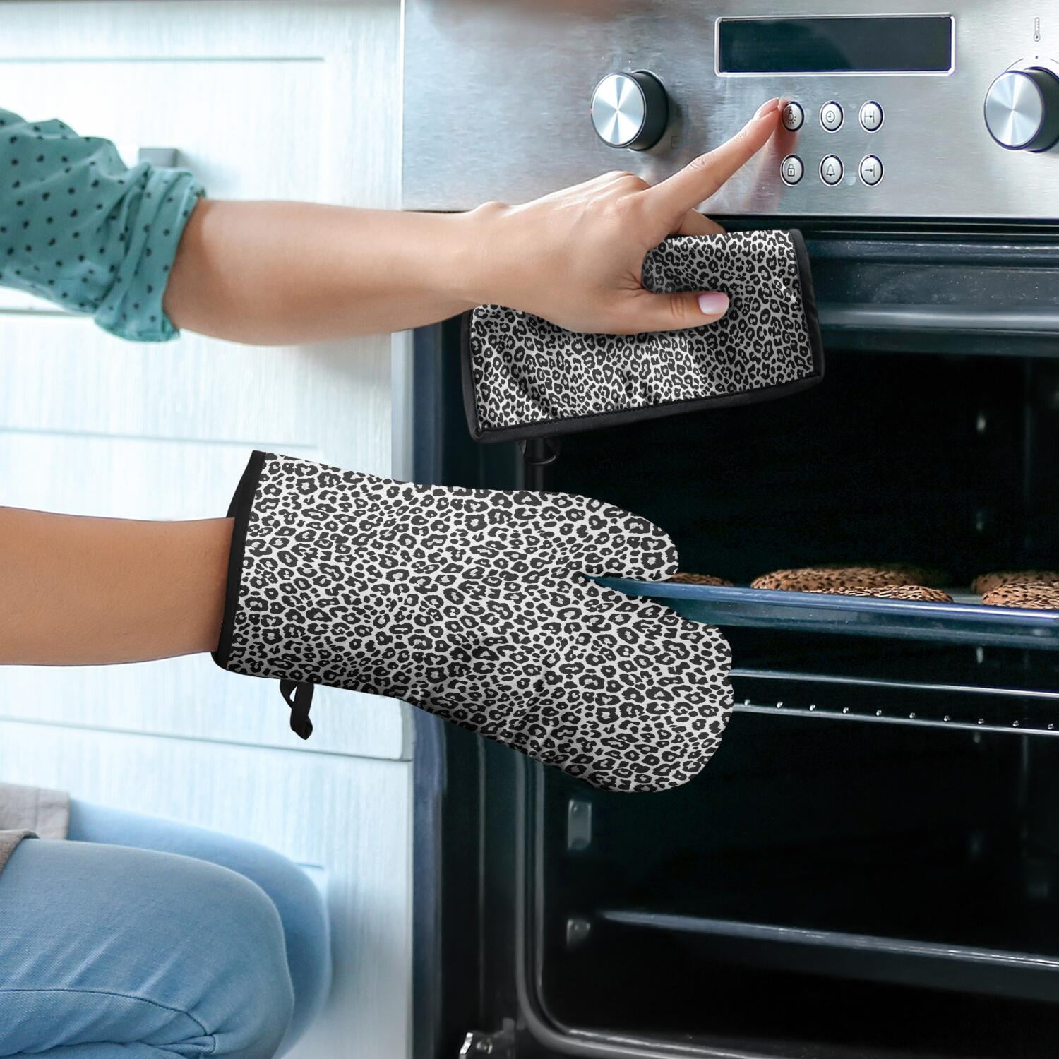 Leopard Print Oven Mitts and Pot Holders Set Of 4, Heat Resistant Kitchen Gloves with Non-Slip Grip, Hanging Loop, Soft Cotton Lining for Baking, Cooking, Grilling, Barbecue