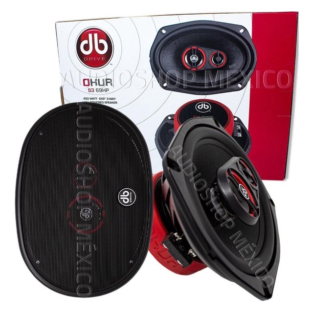 set de bocinas medios rangos db drive s3 69hp 450 watts par de bocinas ovaladas 6x9 pulg negras con rejilla perforada, cono con acentos rojos y logo DB Drive visible; vista frontal y lateral con caja del producto al fondo, ideal para instalar como reemplazo en sistemas de audio de automóvil.
