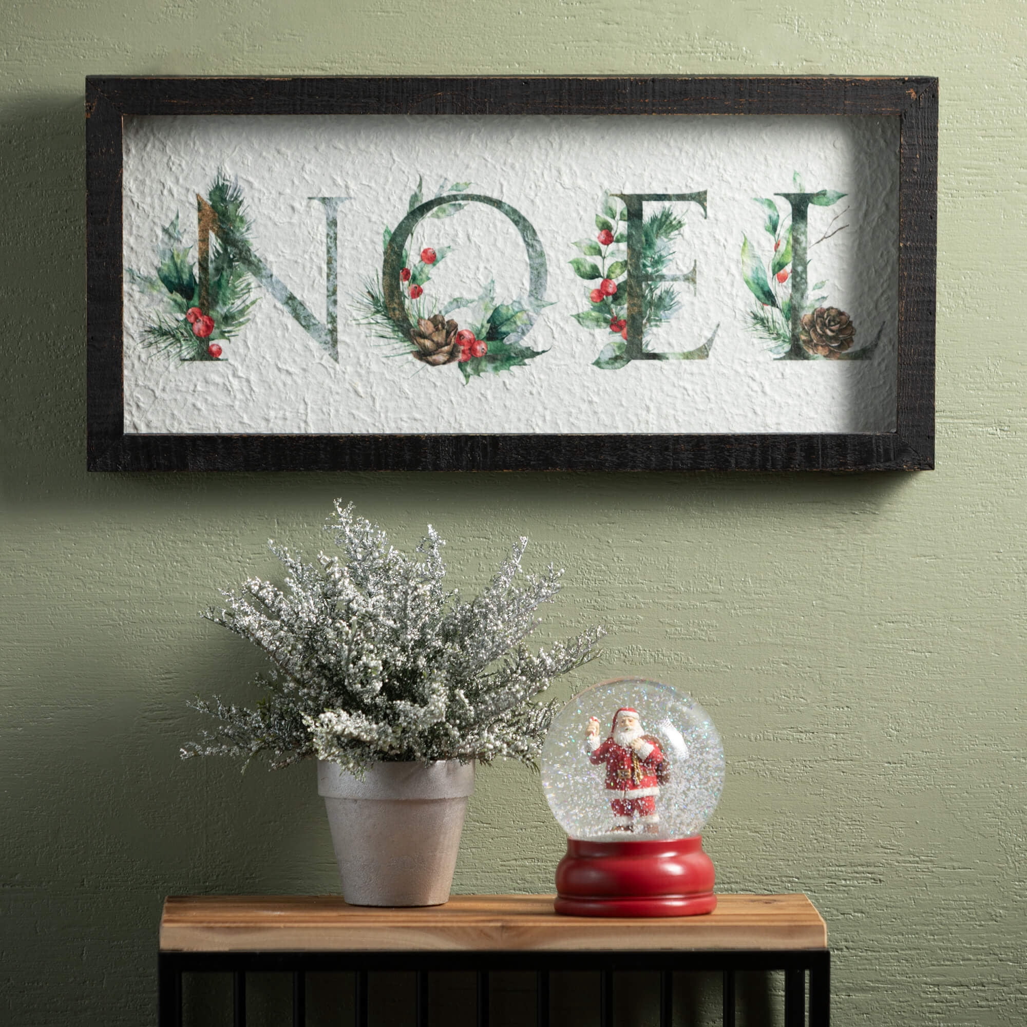 22" Sullivans Holly Noel Christmas Wall Decor, Multicolor