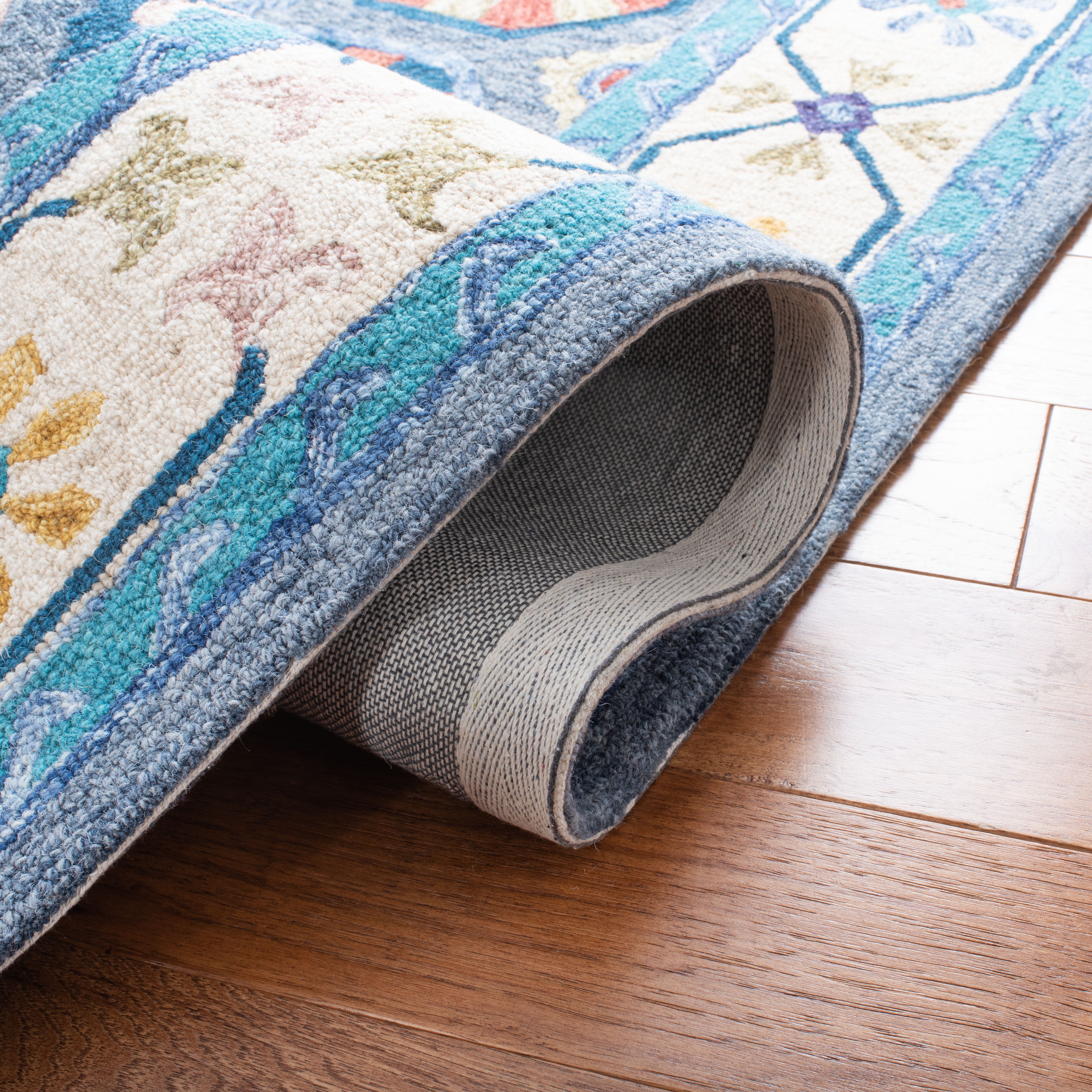 SAFAVIEH Metro Audra Medallion Area Rug, Blue/Ivory, 4' x 6'