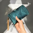 thumbnail image 3 of Elegante bolso de noche con borlas para mujer, bolso de mano para novia, boda, graduación, noche, fiesta, rojo oso de fresa  Juguete, 3 of 4
