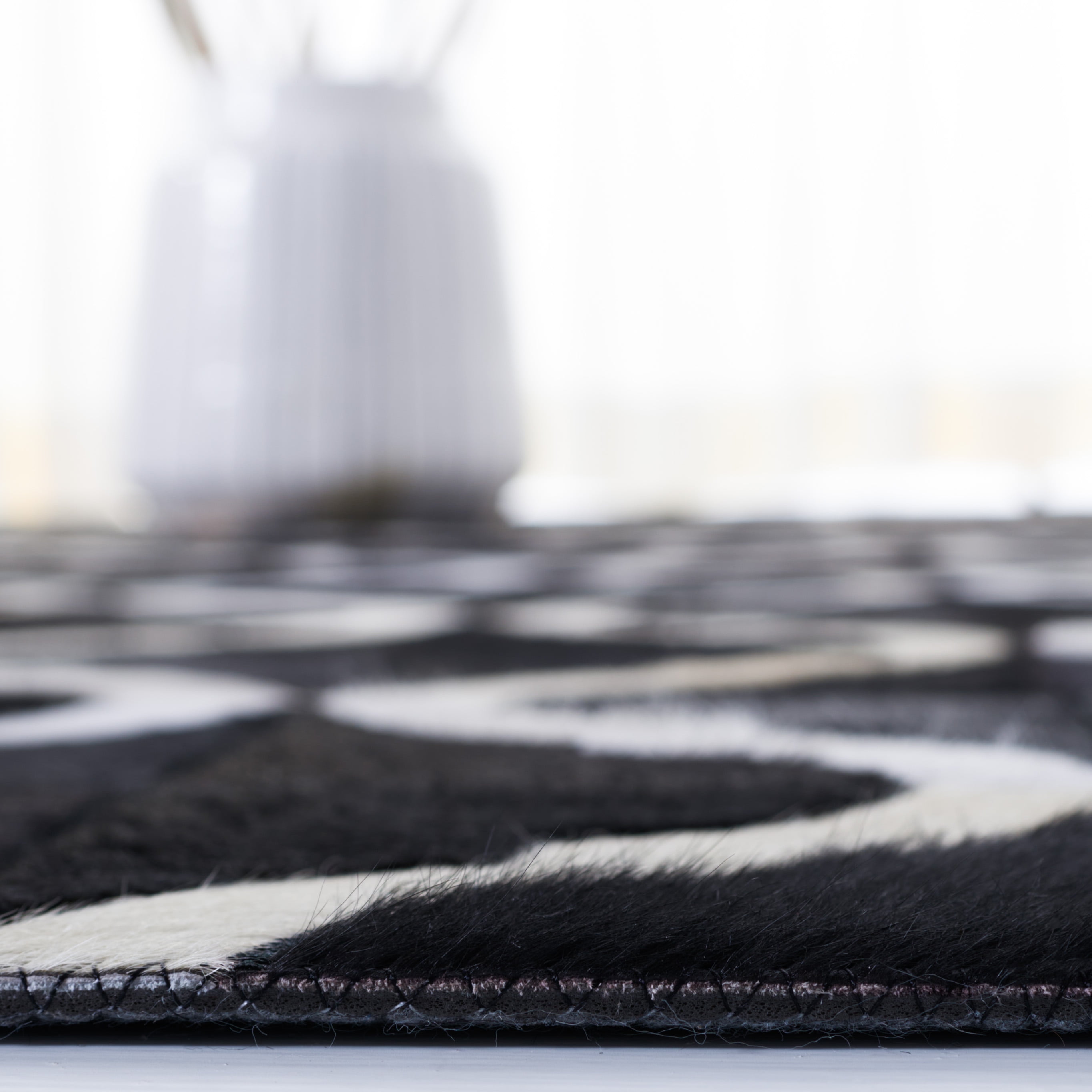 SAFAVIEH Studio Leather Evelyn Geometric Area Rug, Black/Beige, 6' x 9'