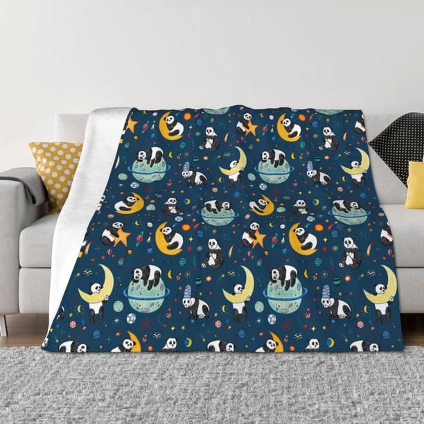Fotbe Space Sleeping Panda Manta de Franela con Estampado, Manta Ultrasuave para Cama, Sofá, Auto, Hipoalergénica y Antibolitas-60"x50"