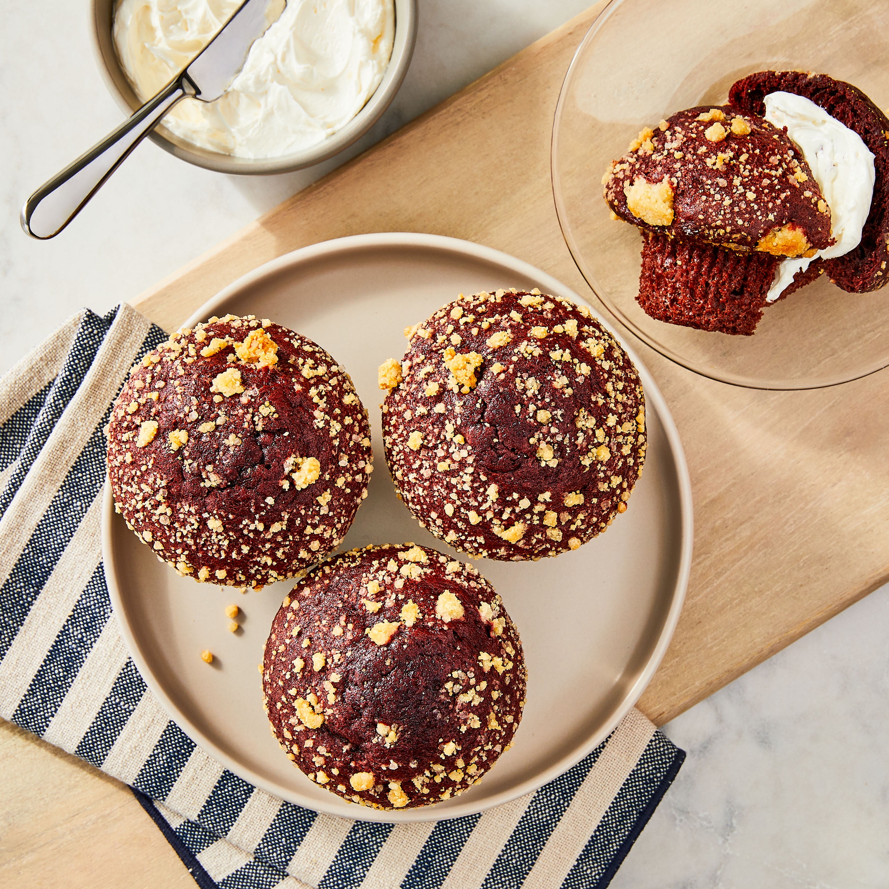Marketside Red Velvet Regular Muffin, 14 oz, 4 Count