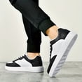 thumbnail image 4 of Zapatillas de skate de estilo urbano para hombre, de caña baja y bloques de color, cómodas, antideslizantes e informales con cordones para actividades al aire libre., 4 of 5