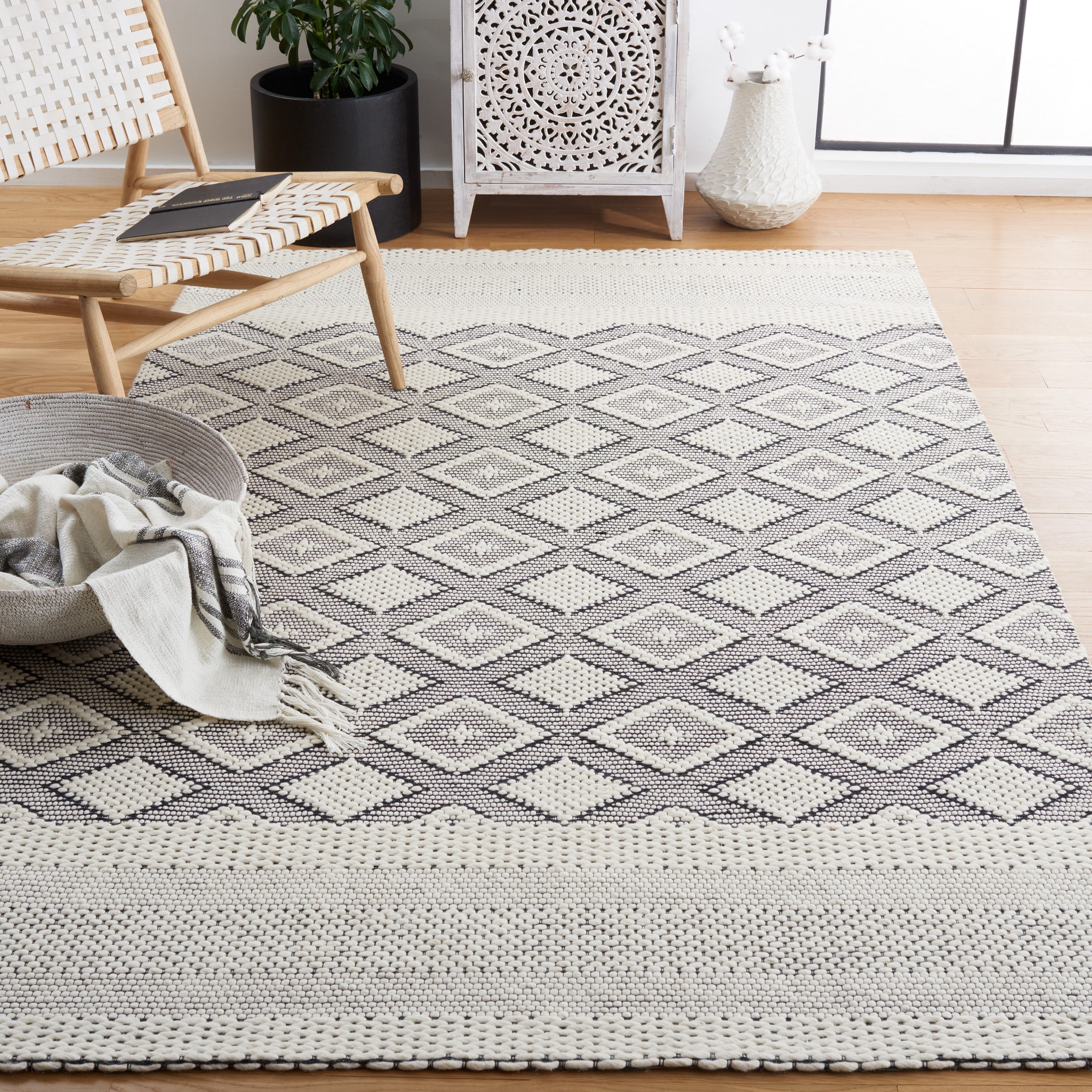 SAFAVIEH Vermont Weldon Trellis Area Rug, Ivory/Black, 5' x 8'