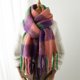 thumbnail image 1 of Bufanda de mujer de moda europea y americana, chal cálido grueso de hilo circular de cachemira de invierno con borlas y costuras a cuadros de arcoíris, 1 of 6