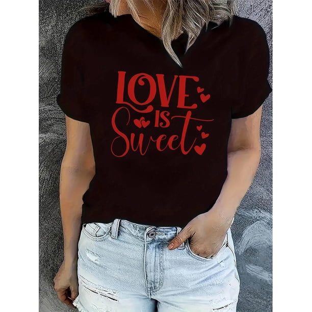 Camiseta gráfica "El amor es dulce" para mujer - Cuello redondo informal, manga corta, cómoda mezcla de algodón, top de verano con diseño de corazón rojo, estilo informal | Textura suave