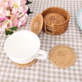 thumbnail image 3 of Posavasos de Bebida de ratán Redondos, 6 Piezas de Bebidas Vintage Alfombrillas de té Almohadillas Calientes aisladas Coas de Taza de Paja de Cocina Resistentes al Calor, 3 of 4