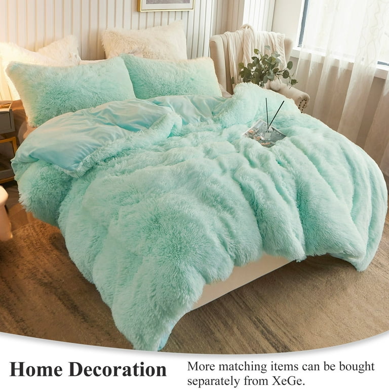 White fuzzy body hot sale pillow