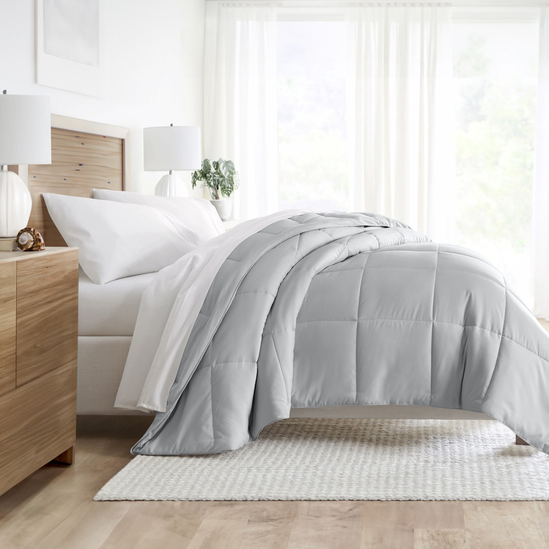 Noble Linens Light Gray All Season Lightweight Down-Alternative Solid Comforter, King/Cal King