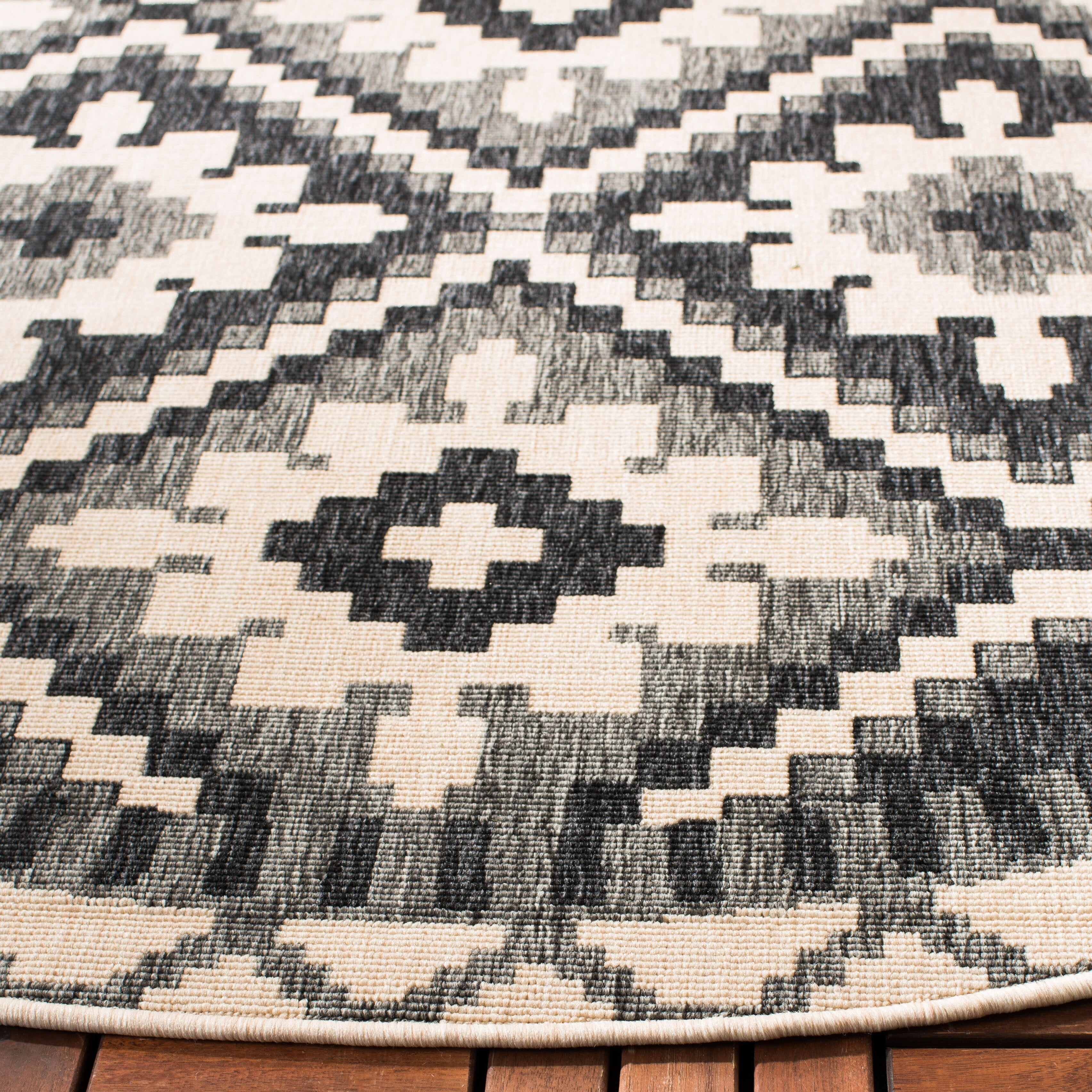 SAFAVIEH Veranda Johann Southwestern Indoor/Outdoor Area Rug, 6'7" x 6'7" Round, Beige/Grey