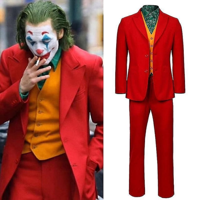 disfraz de cosplay del joker de la película arthur fleck, conjunto completo rojo/amarillo: vista frontal con chaqueta roja de corte recto, chaleco amarillo abotonado, camisa verde asomando en el cuello y pantalones rojos; imagen dividida con modelo a la izquierda y traje sobre fondo blanco a la derecha, ideal para Halloween, carnaval y juegos de rol para mujeres y niños.
