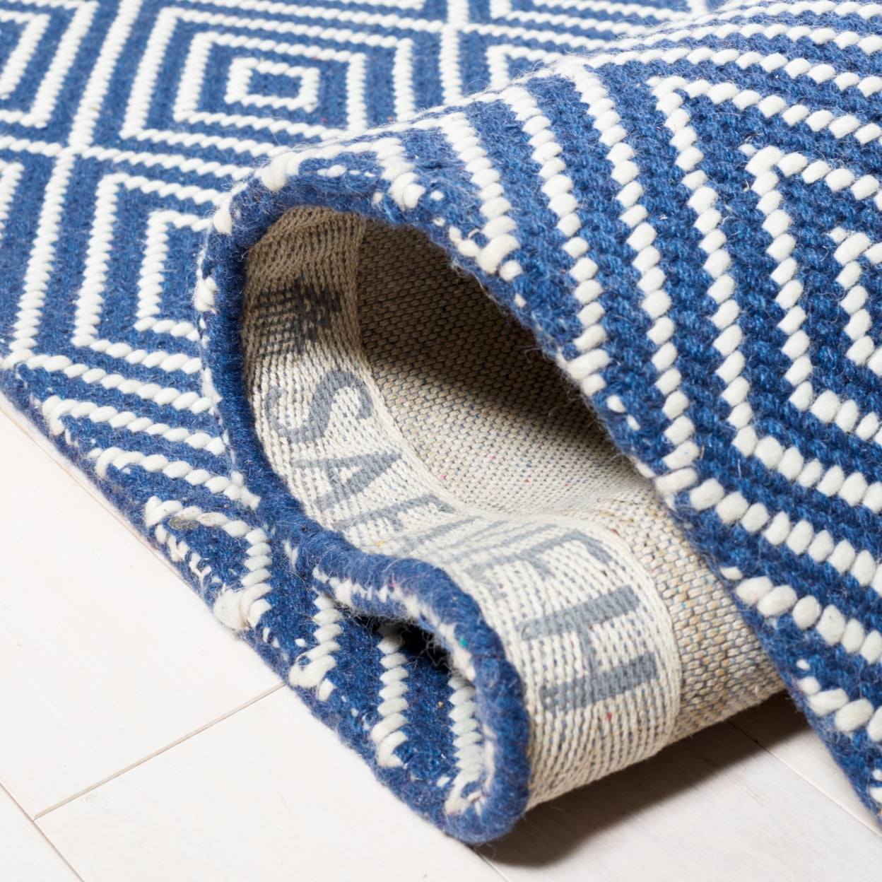 SAFAVIEH Wilton Donella Geometric Diamonds Area Rug, Light Blue/Ivory, 5' x 8'