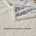 thumbnail image 4 of Manta impermeable para perros Qeils, forro polar sherpa, 102 x 127 cm, 4 of 6