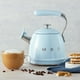 thumbnail image 2 of Estufa Whistling retro Kettle Smeg, 2,4 L, color azul pastel, 2 of 8