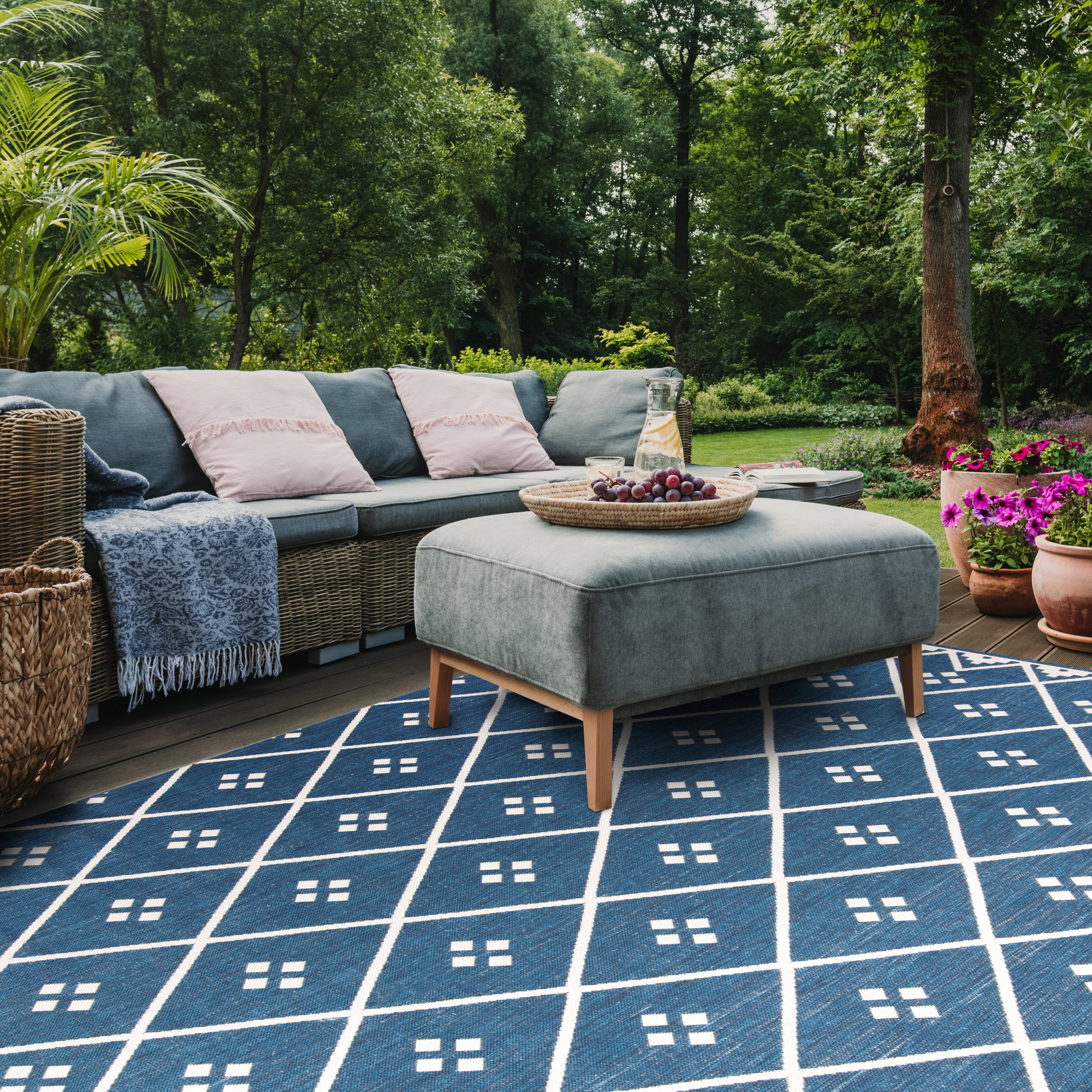 Safavieh Courtyard Cori Bordered Indoor/Outdoor Area Rug, Navy/Light Beige, 6'7" x 6'7" Square