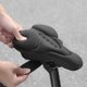 thumbnail image 1 of Funda de asiento de bicicleta de silicona de alta elasticidad, transpirable, antideslizante, de gel para bicicletas de carretera, cómoda, absorbente del sudor, con 5 orificios de ventilación, funda de, 1 of 6