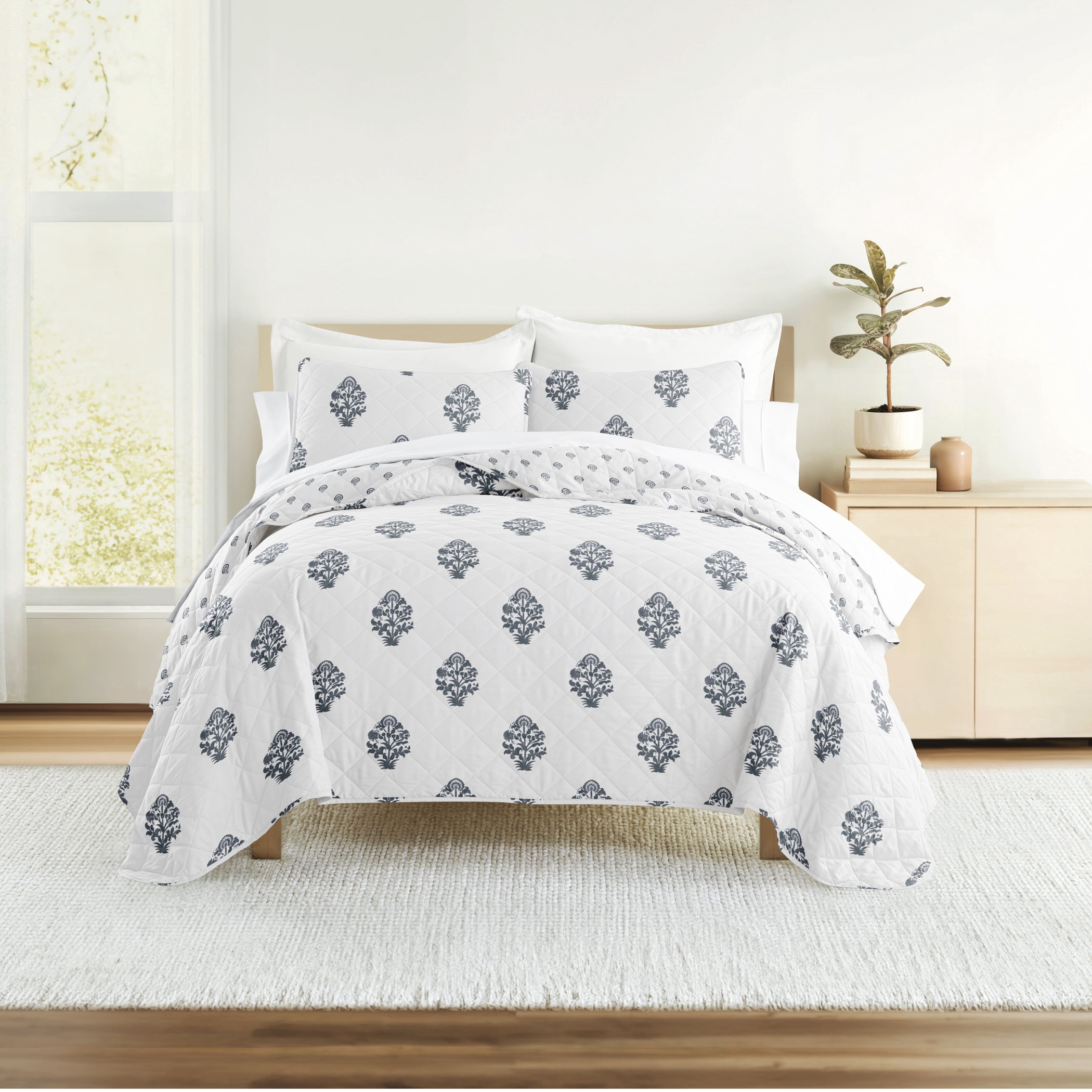 Lightweight Quilt Set Super Soft Wrinkle Resistant Quilted Coverlet Floral Patterns by Comfort Canopy