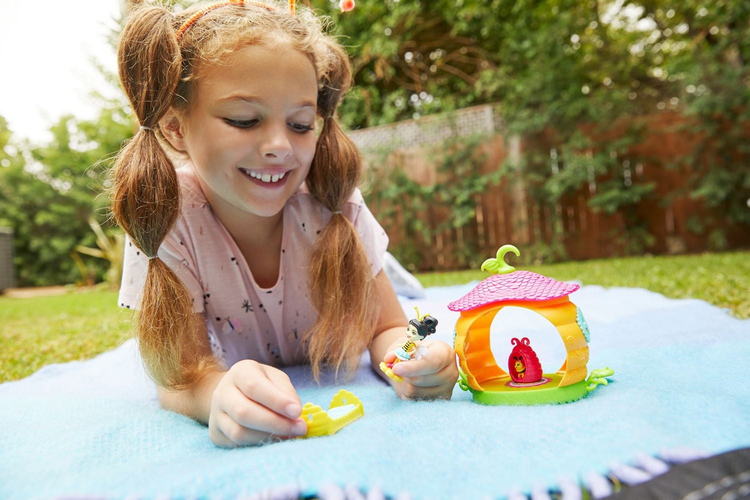 Enchantimals Beehive Bedroom Playset with Beetrice Bee Doll