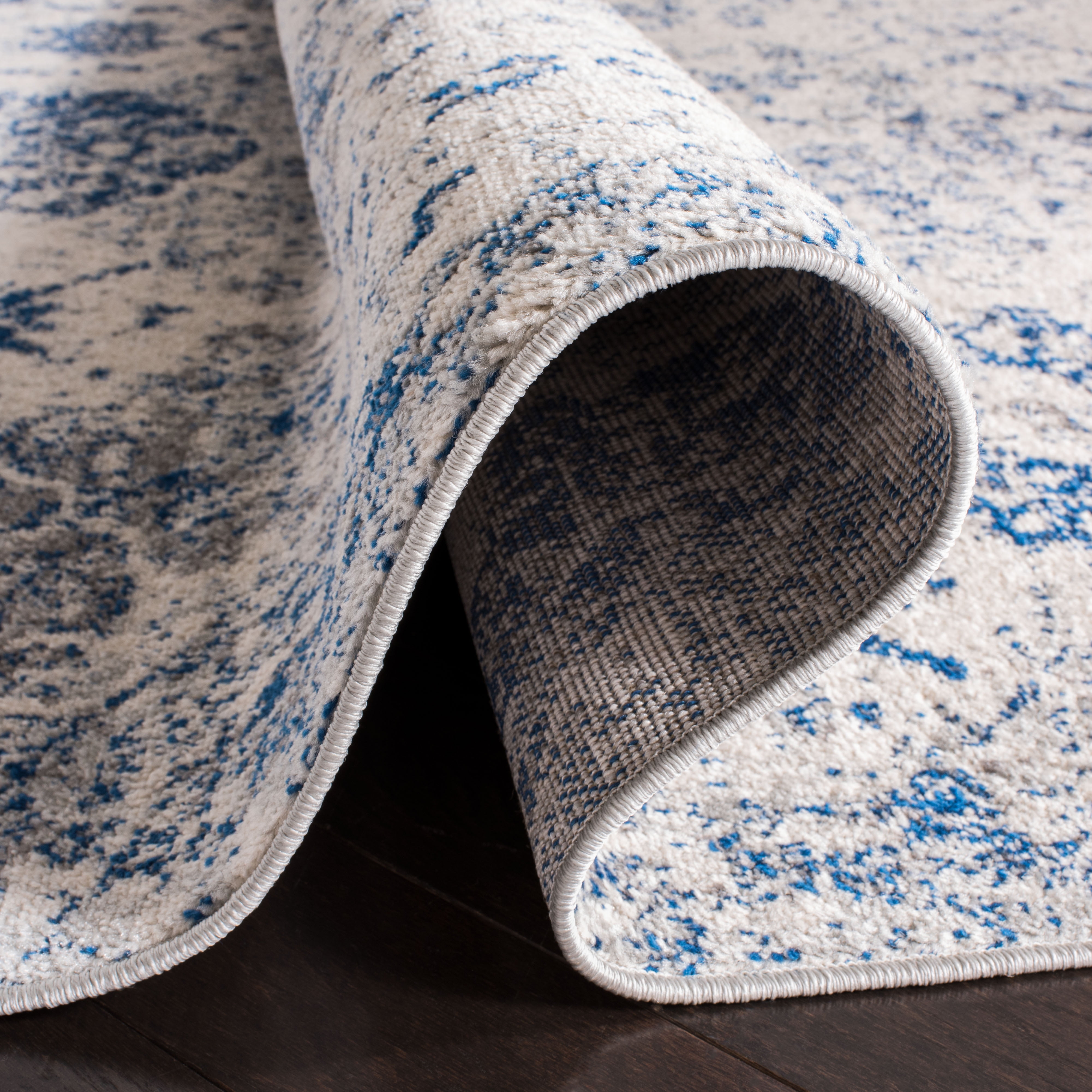 SAFAVIEH Area Rug 9x12 - Madison Collection - Large - Transitional Modern Design, White & Royal Blue, Non-Shedding & Easy Cleaning, Ideal for Living Room, Bedroom, Dining Space (MAD611C)