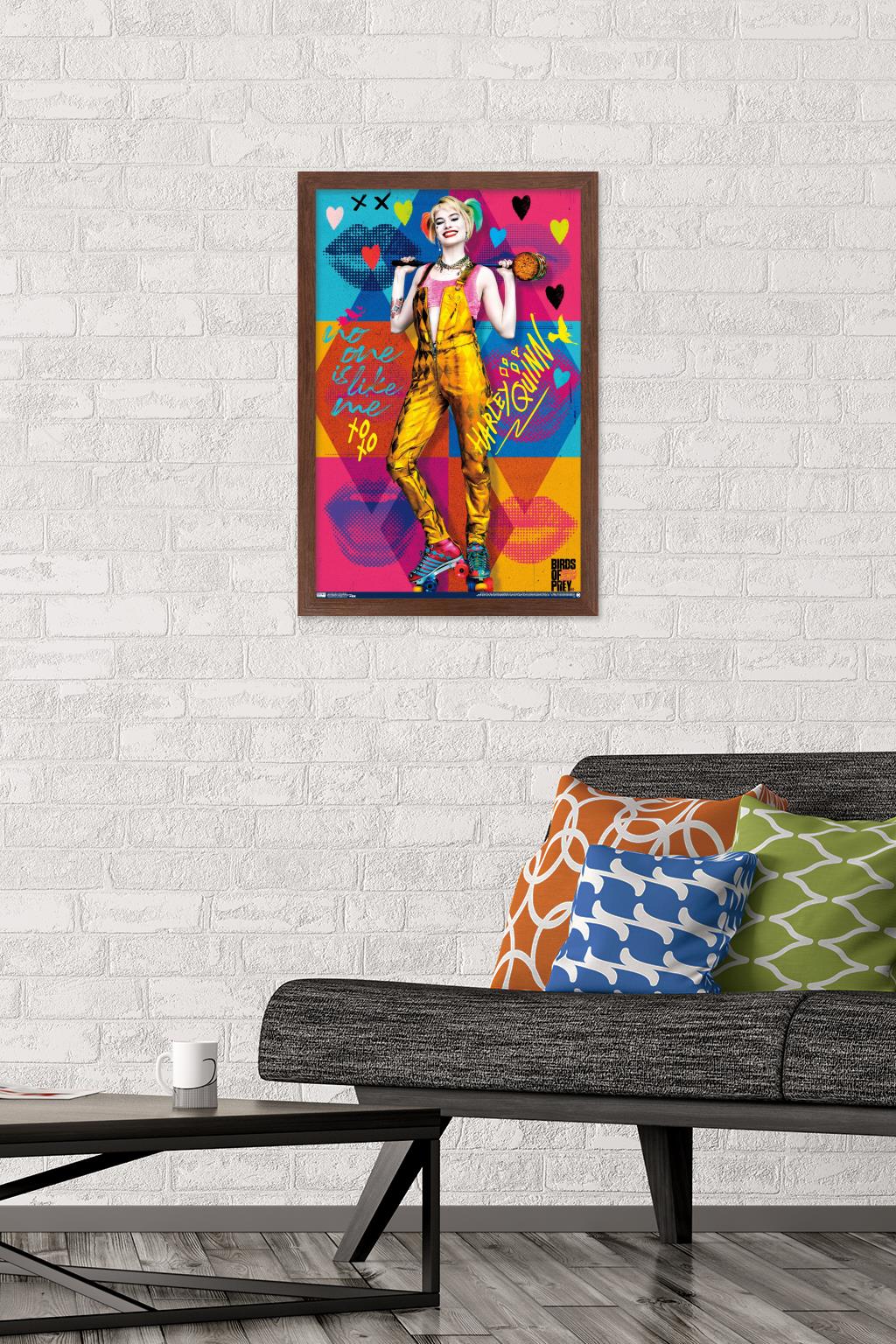 DC Comics Movie - Birds of Prey - Harley Quinn - Hammer Wall Poster, 14.725" x 22.375", Framed