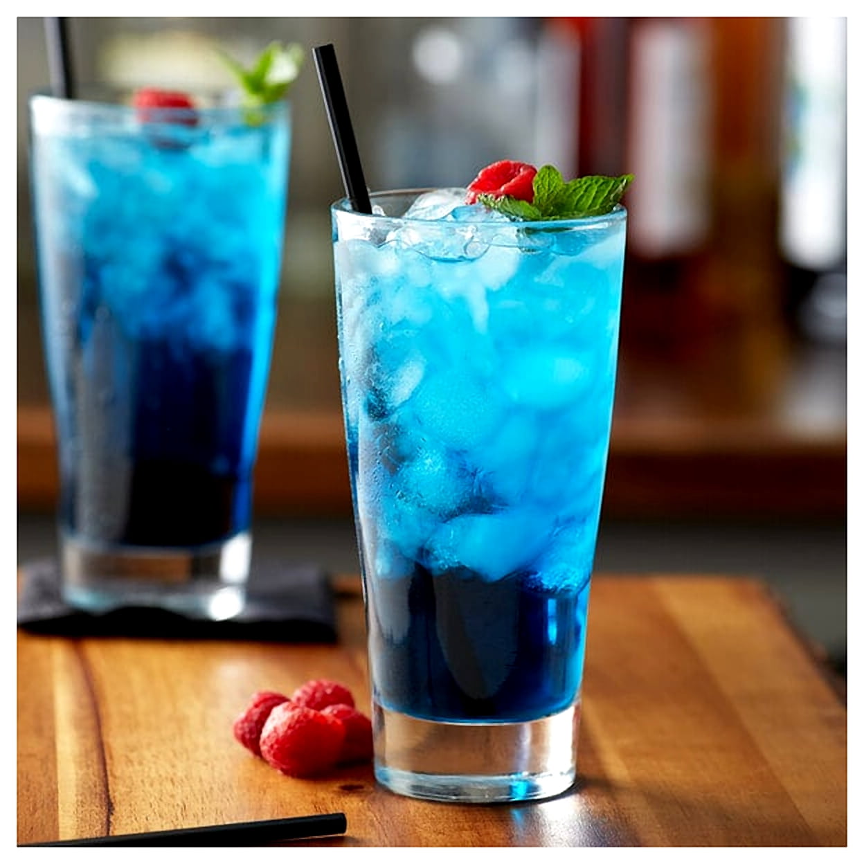 Monin - Blue Raspberry Syrup, Bold Berry Flavor, Great for Lemonades, Sodas, Slushies, Vegan, Non-GMO, Gluten-Free (1 Liter)