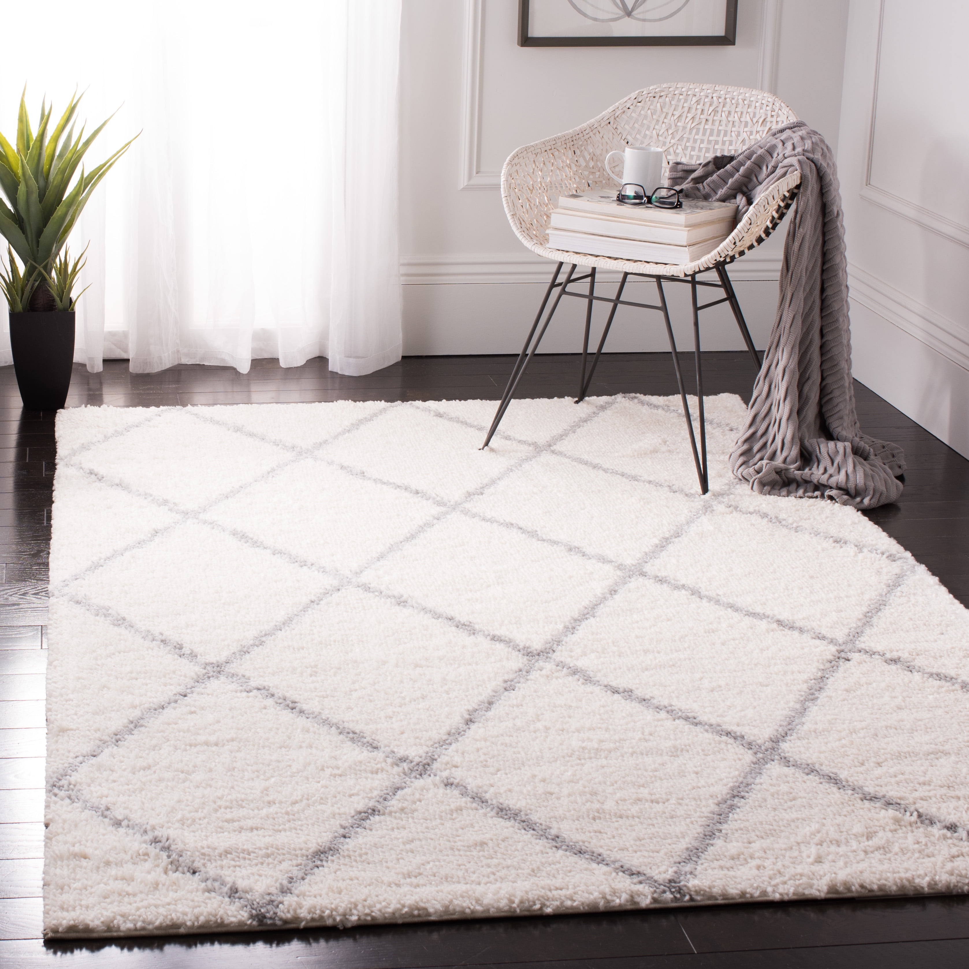 Safavieh Parma Shag Geometric Shag Area Rug, 3' x 3'