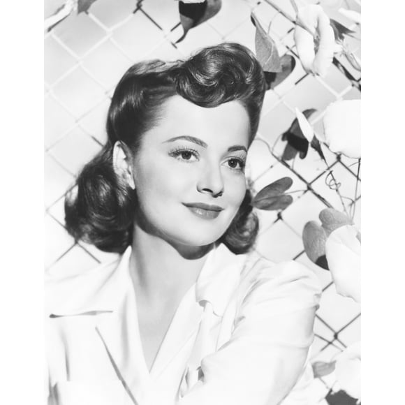 Olivia de Havilland Portrait (16 x 20)