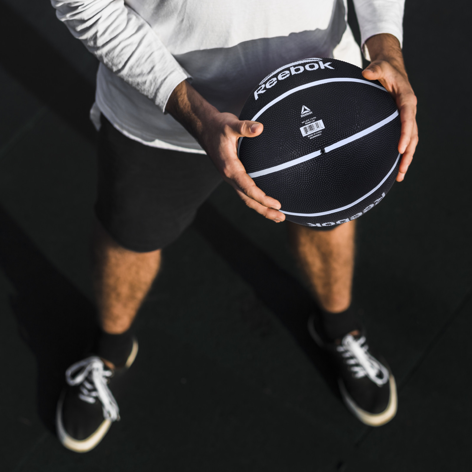 Reebok Size 7 Basketball with inflatable Pump - Durable Rubber Basketball for Indoor & Outdoor Play,Black – Official Size 7 Basketball for Adults and Teens