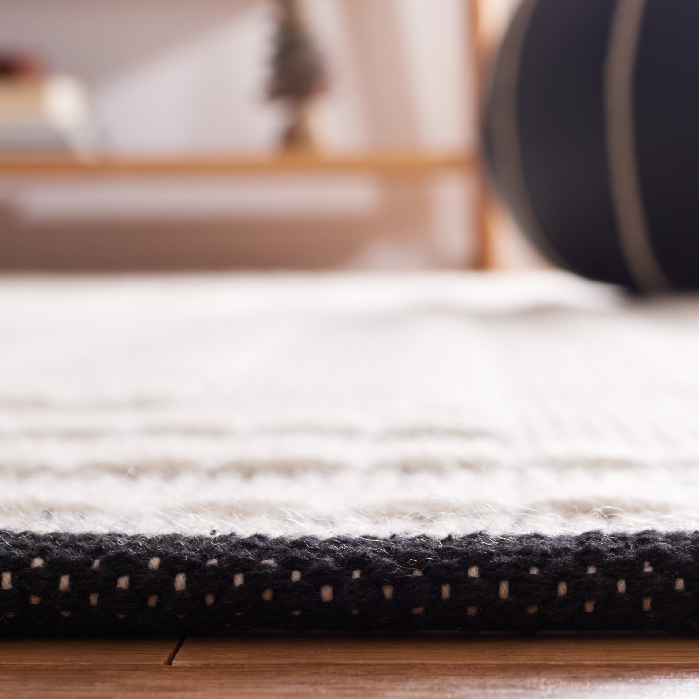 SAFAVIEH Natura Allen Bordered Area Rug, Black/Ivory, 5' x 8'
