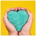 thumbnail image 4 of Bolsa Play Sand Kinetic Sand Twinkly Teal de 1 kg para niños mayores de 3 años, 4 of 6