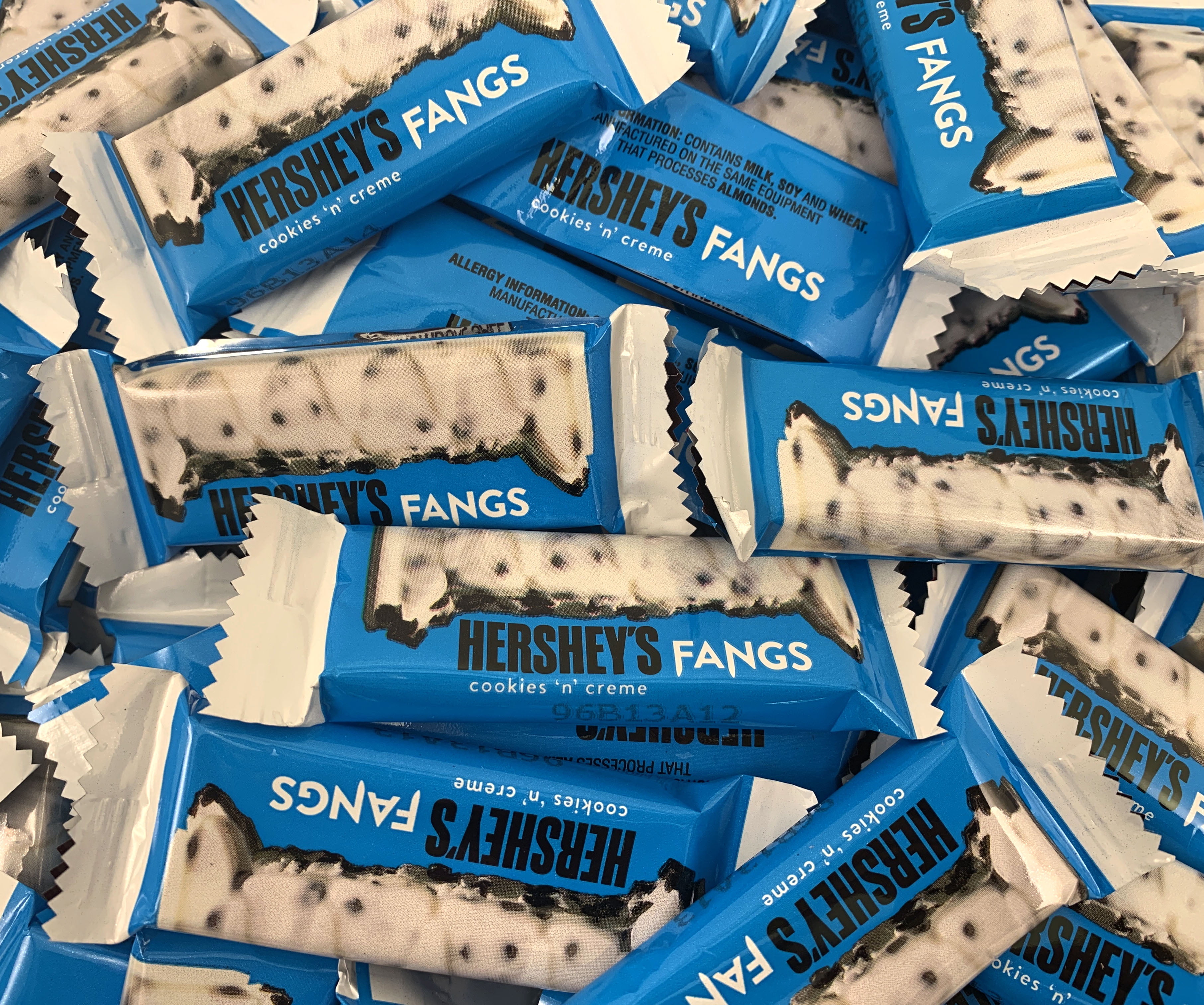 Hershey's Halloween Cookies 'n Creme Fangs Snack Size Candy Bar, Bulk 2