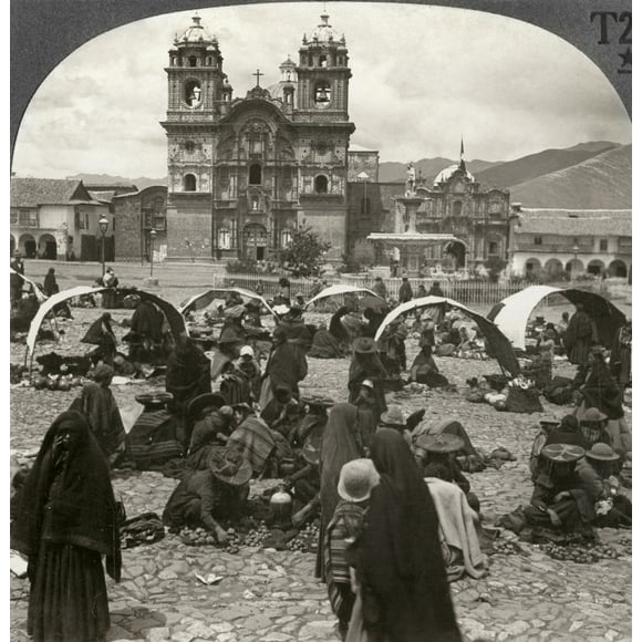 Pérou: Cusco, C1910. /N'Selling Potatoes In Their Native Land - Market Before Jesuit Church And College, Cuzco, Peru.' Stéréograph, C1910. Affiche Imprimée par (24 x 36)