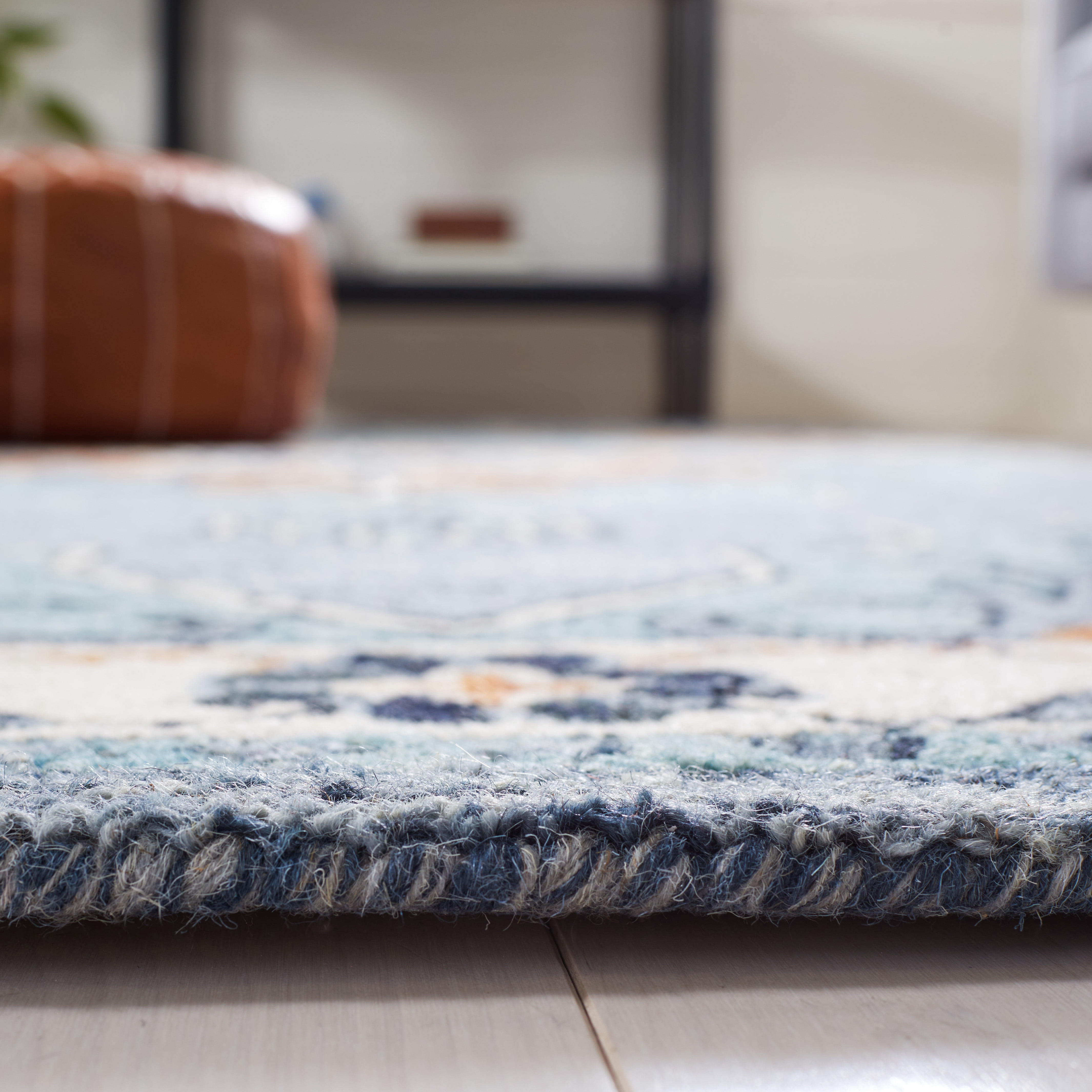 SAFAVIEH Metro Emmeline Medallion Area Rug, Blue/Ivory, 5' x 8'