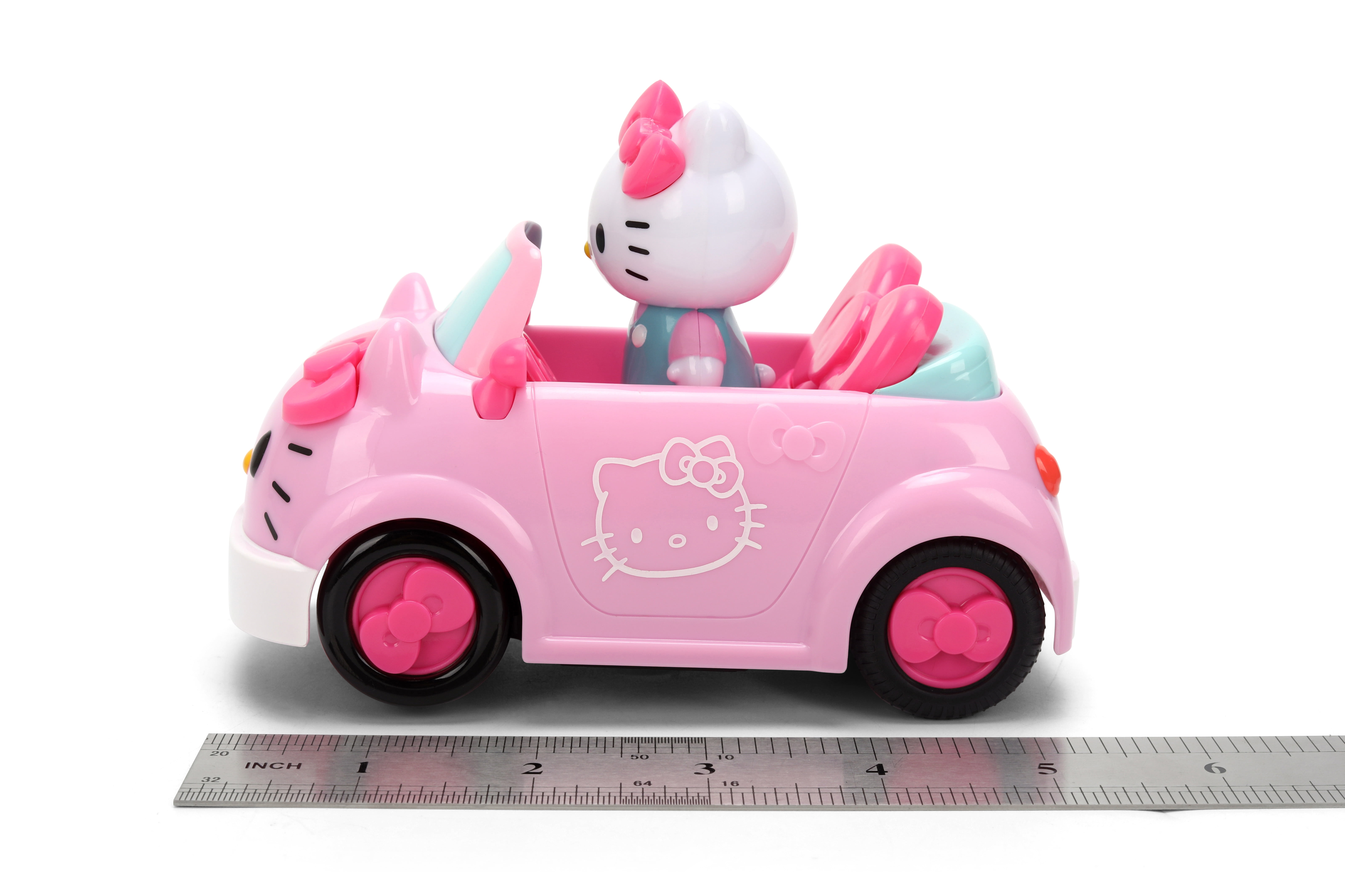 Hello Kitty RC Car 1:32 Scale Vehicle – Simple Function Remote Control Pink Convertible with Non-Removable Figure by Jada Toys