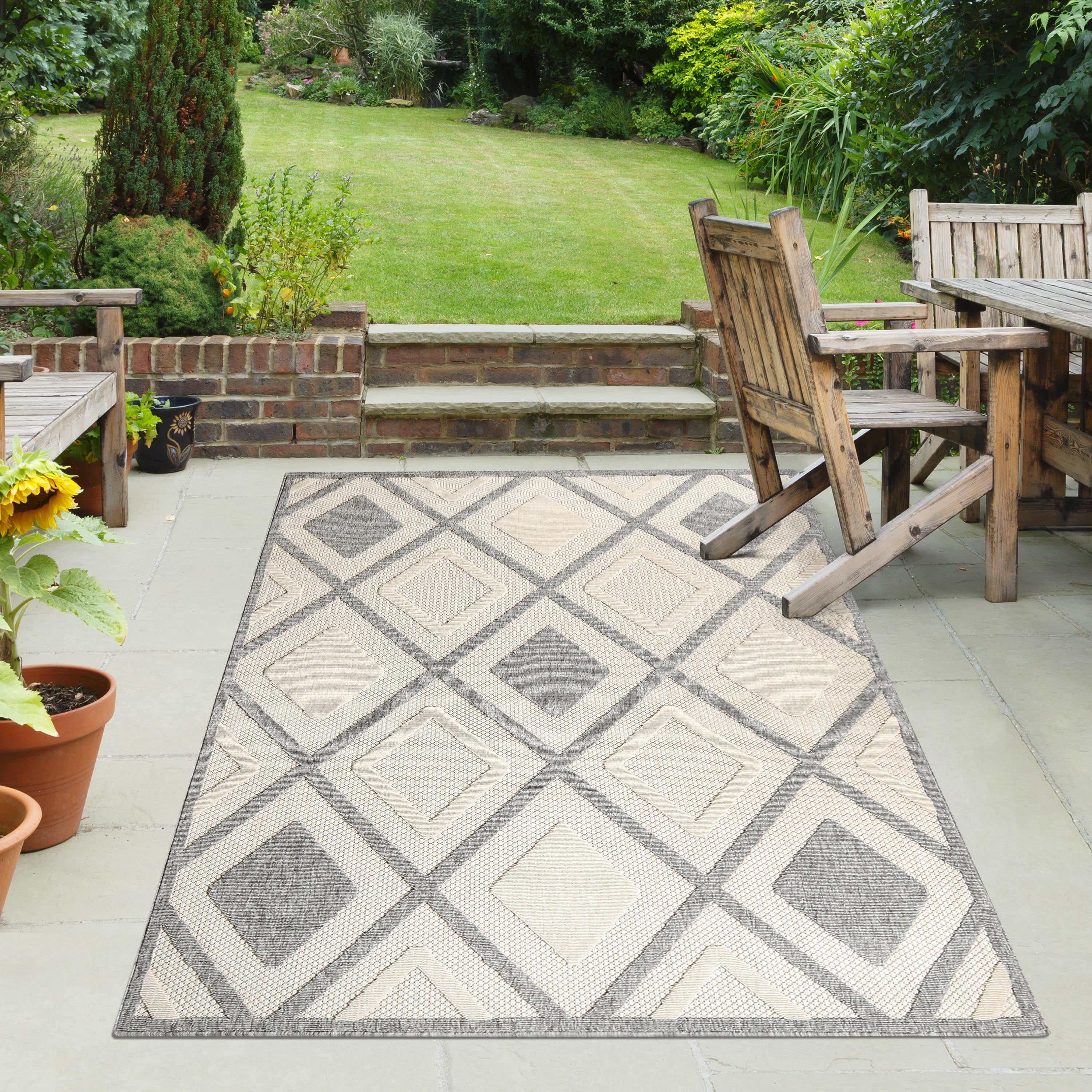 Modern Diamond Geometric Lattice Indoor/Outdoor Area Rug, Cream, 5' 2" x 7' 2"