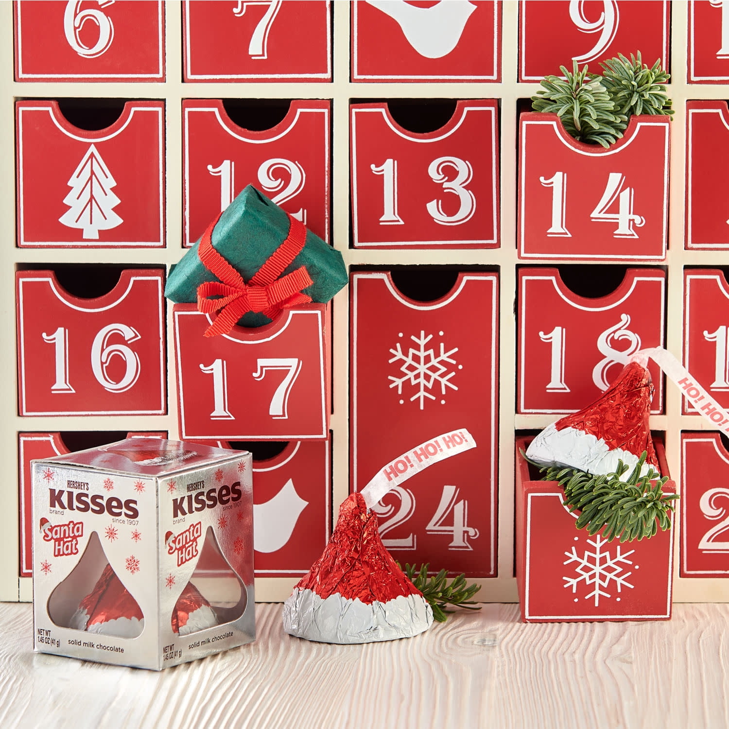 (5 pack) Hershey's Kisses Solid Milk Chocolate Santa Hat Christmas Candy Stocking Stuffers, Gift Box 1.45 oz