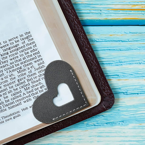 Marcapáginas de cuero con forma de corazón hecho a mano | Marcapáginas de lectura personalizado con funda de terciopelo | Regalo para amantes de la lectura, lectores y estudiantes