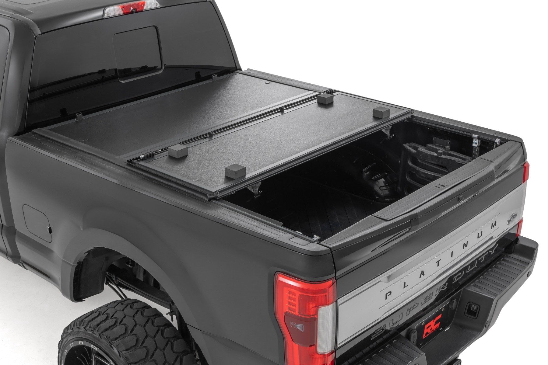 Rough Country Low Profile Bed Cover for 17-26 Ford Super Duty | 6'10"- 47220651B