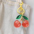 thumbnail image 4 of Llavero Colgante de Aleación con Forma de Cereza - Diseño de Cereza de Resina con Hebilla de Resorte, Colgante Rojo o Rosa para Bolso y Mochila, Regalo para Cumpleaños, Navidad y Acción de Gracias, 4 of 6