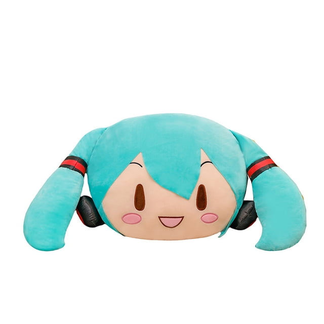 muñeca de peluche hatsune miku anime 40 cm peluche de felpa de 40 cm con silueta horizontal y coletas largas turquesa, rostro bordado con ojos ovalados marrón y mejillas rosadas, audífonos negros con franjas rojas y superficie suave y acolchada; también adecuada como cojín de descanso o decoración de cama.